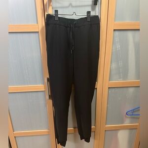 Lululemon On The Fly Jogger Black 28” woven size 6